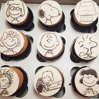snoopy cupcake, character logo, cupcakes, cartoon cupcake