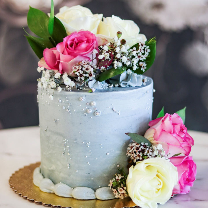 vegas cake, fresh florals, glamourous cake, beautifully crafted, bestseller las vegas, destination wedding cake