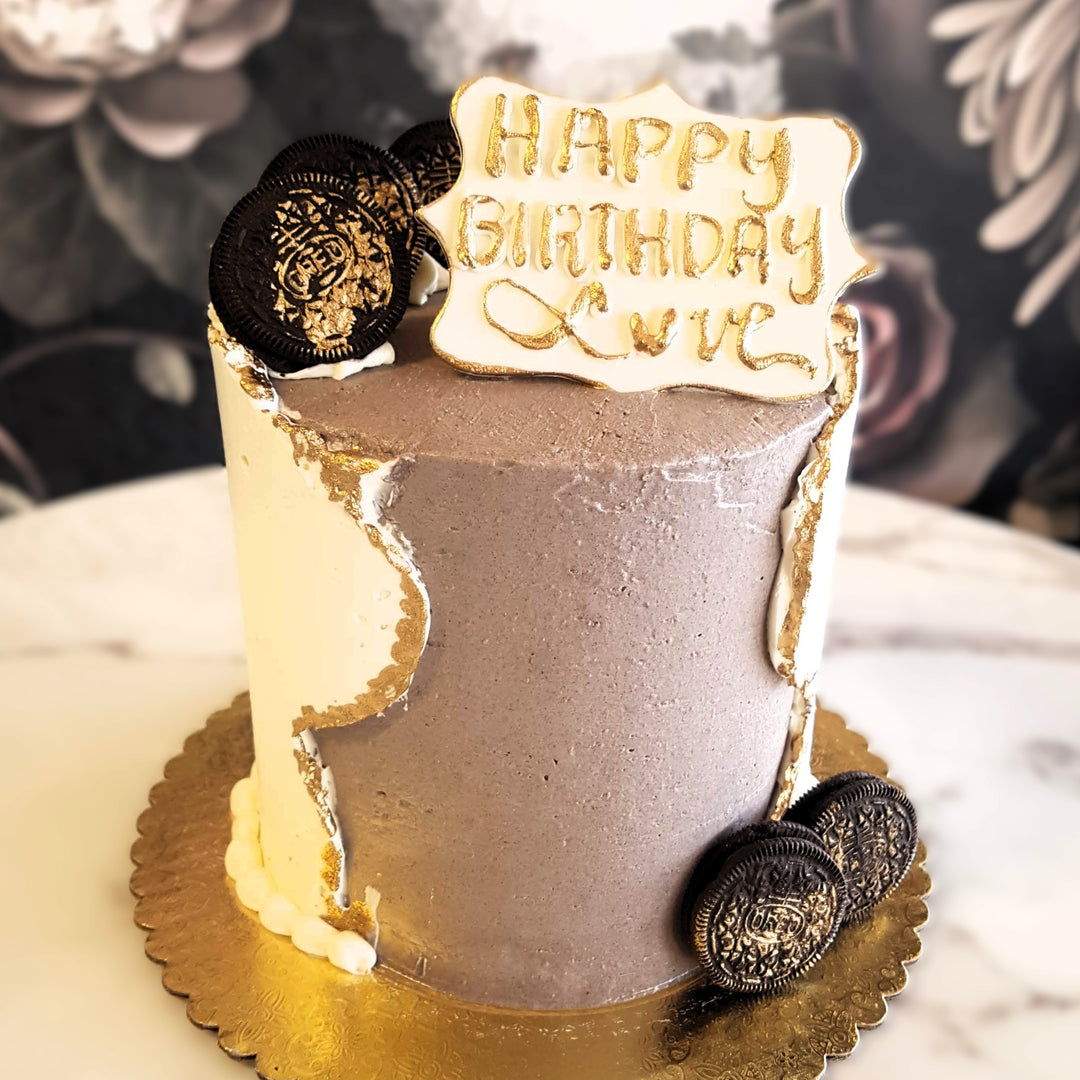 Oreo cake, white gold cake, chocolate cake, minimalist cake, classic cake, cake for everyone, cake delivery vegas, bakery near me