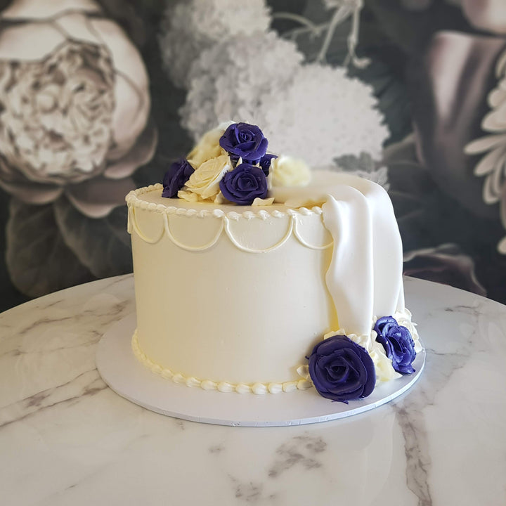 elope in vegas, find a wedding cake, buttercream flowers, purple weddings, blush pink weddings, red roses wedding