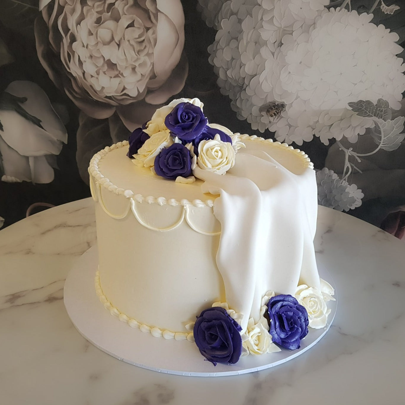 a classic cake dramatic veil old school, old fashioned, vintage design