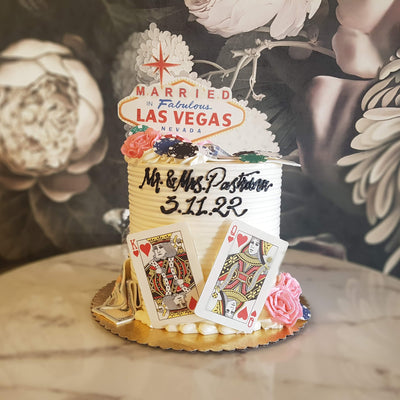 Vegas King and Queen Wedding | Elopement Cake | Vegas Wedding