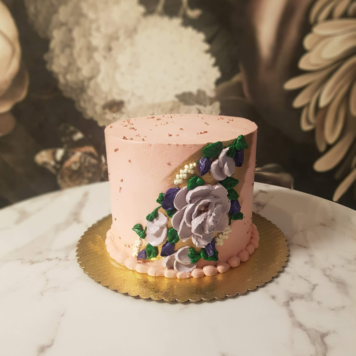 sophisticated and graceful cake, beautiful lady cake, girlfriend gift, birthday cake for girl