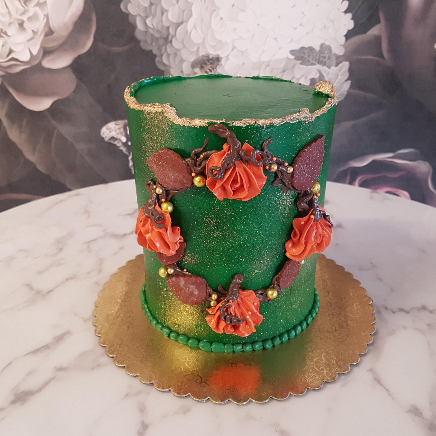 best selling fall cake, pumpkin design, friendsgiving cake, emerald green is sexy