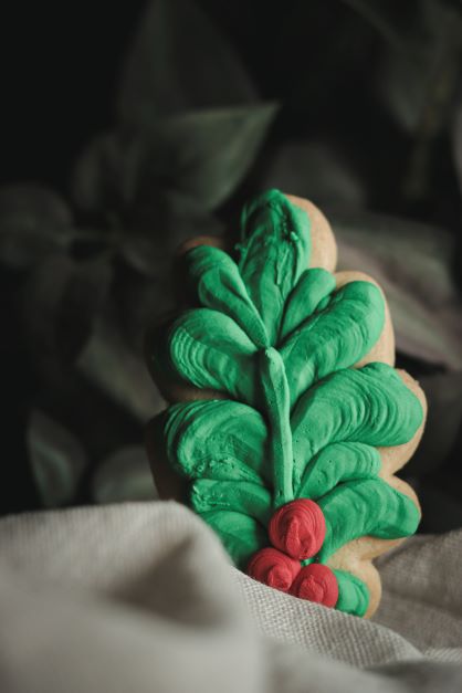green leaf cookie mistletoe cookie