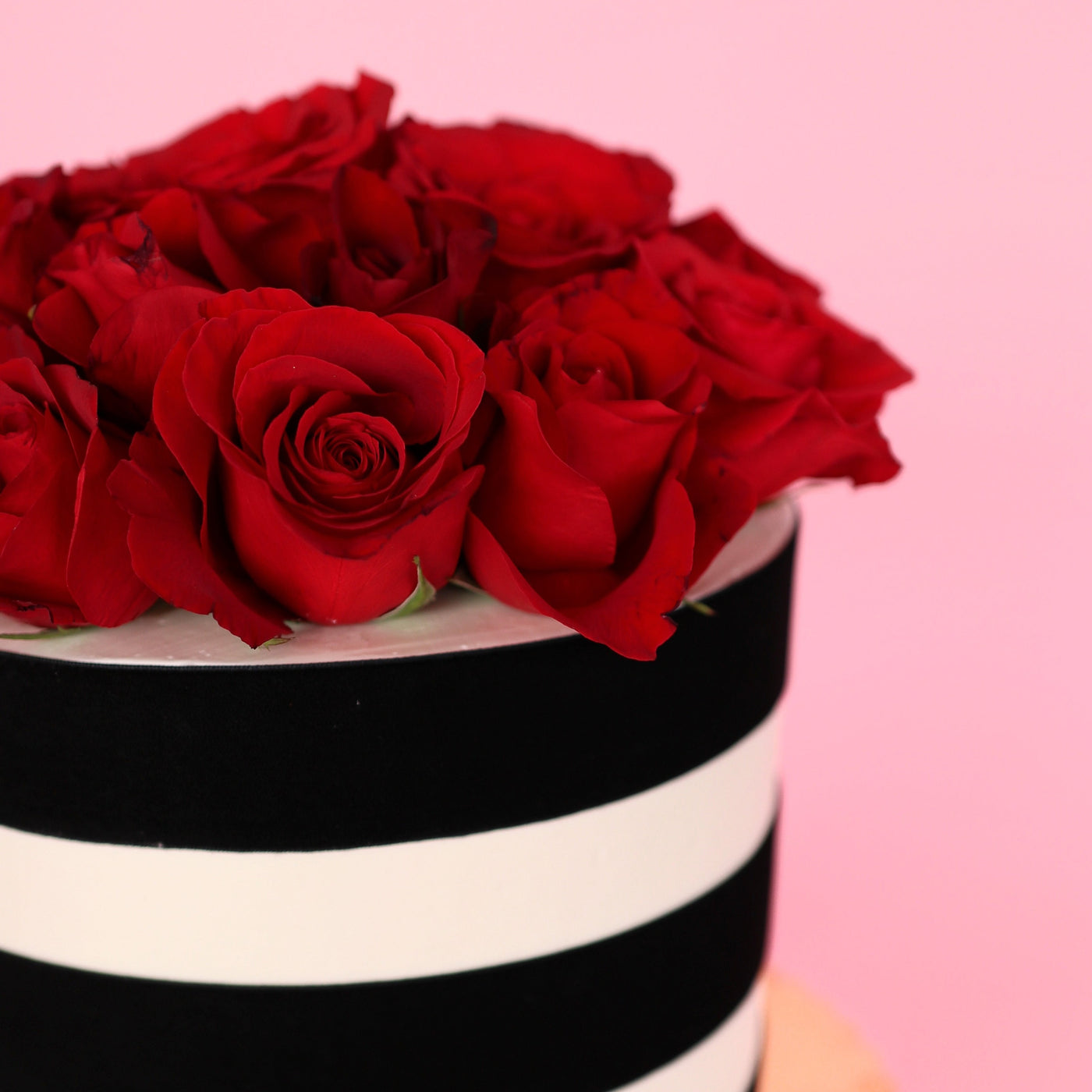 Roses cake, simple cake, beautiful, vegas best cakes, custom cake flavors, best bakery