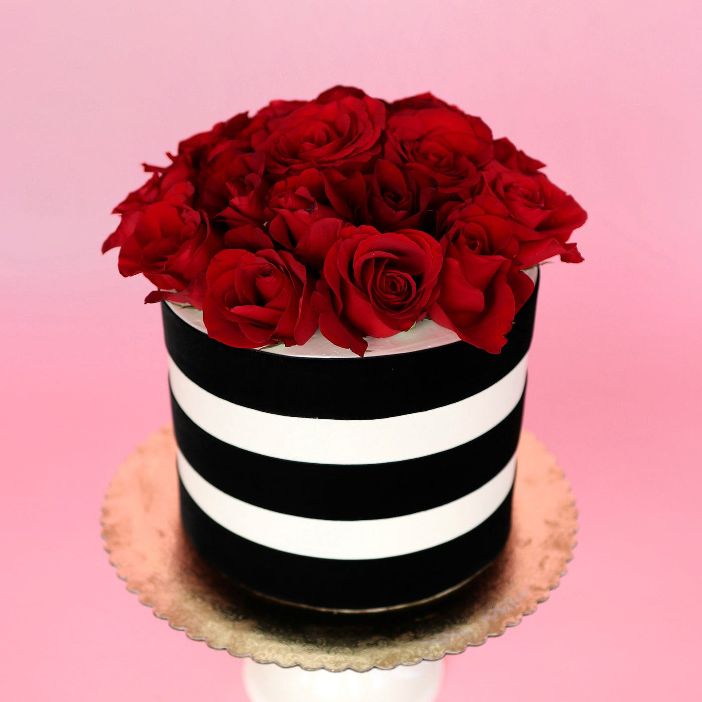 Place that beautiful floral design and sit it perfectly on top of your cake. This season's blooms paired with the most flavorful cake in town is the perfect addition to your  evening. best bakery vegas delivery
