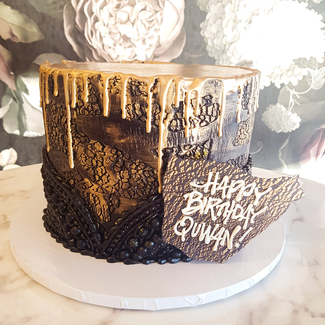 Quwan's cake is a mixture of intricate techniques showcasing crackle, elaborate bead work and hand painted drip