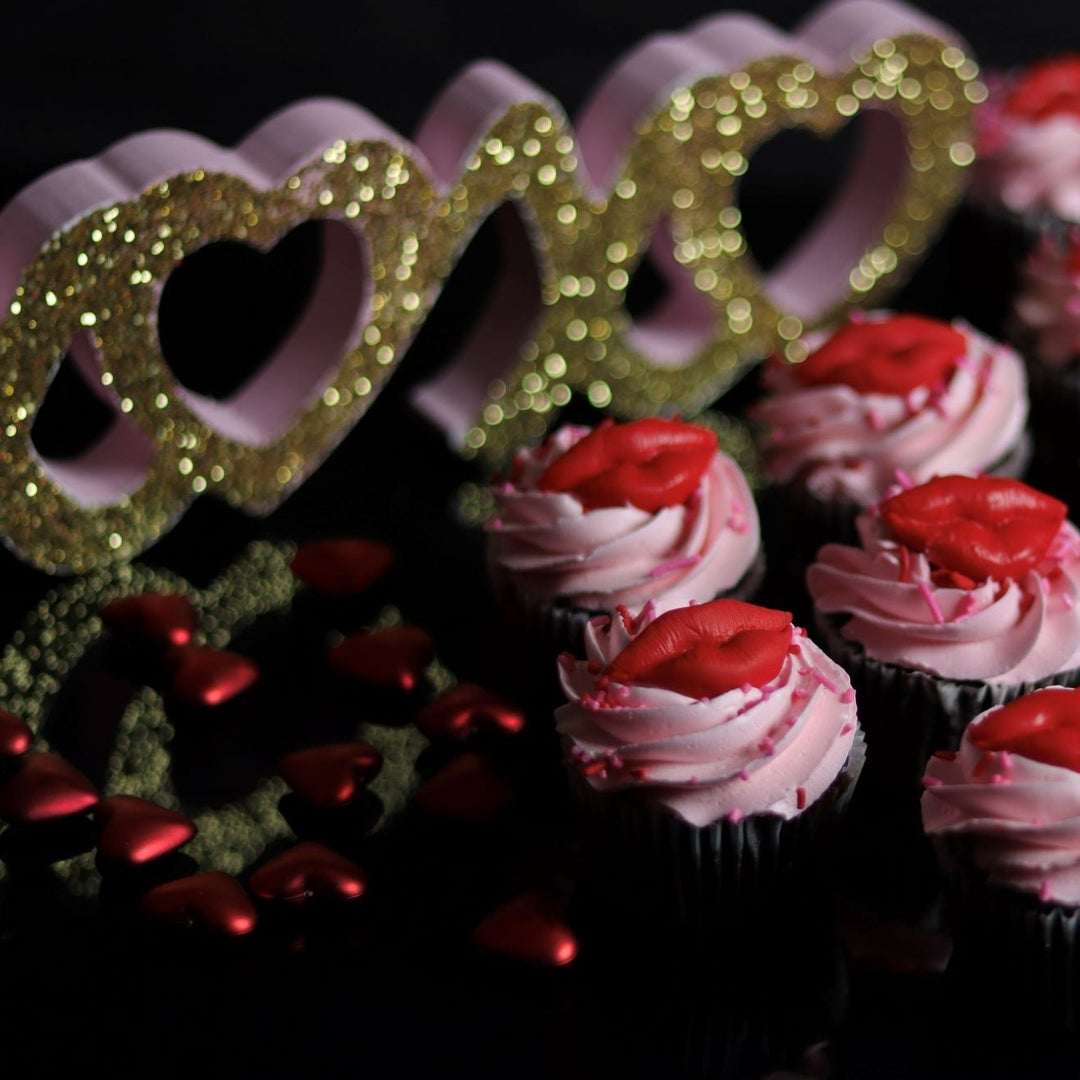 DELIcious moist cupcakes, buttercream cupcakes, girlfriend cupcakes, wife cupcakes, daughter cupcakes, valentines gift